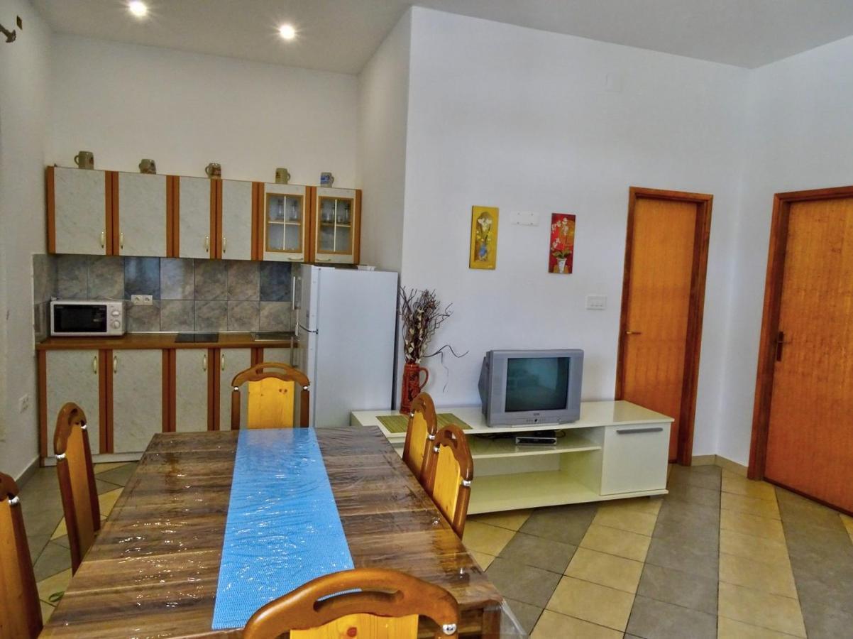 Apartments Zoka Vir Exterior foto